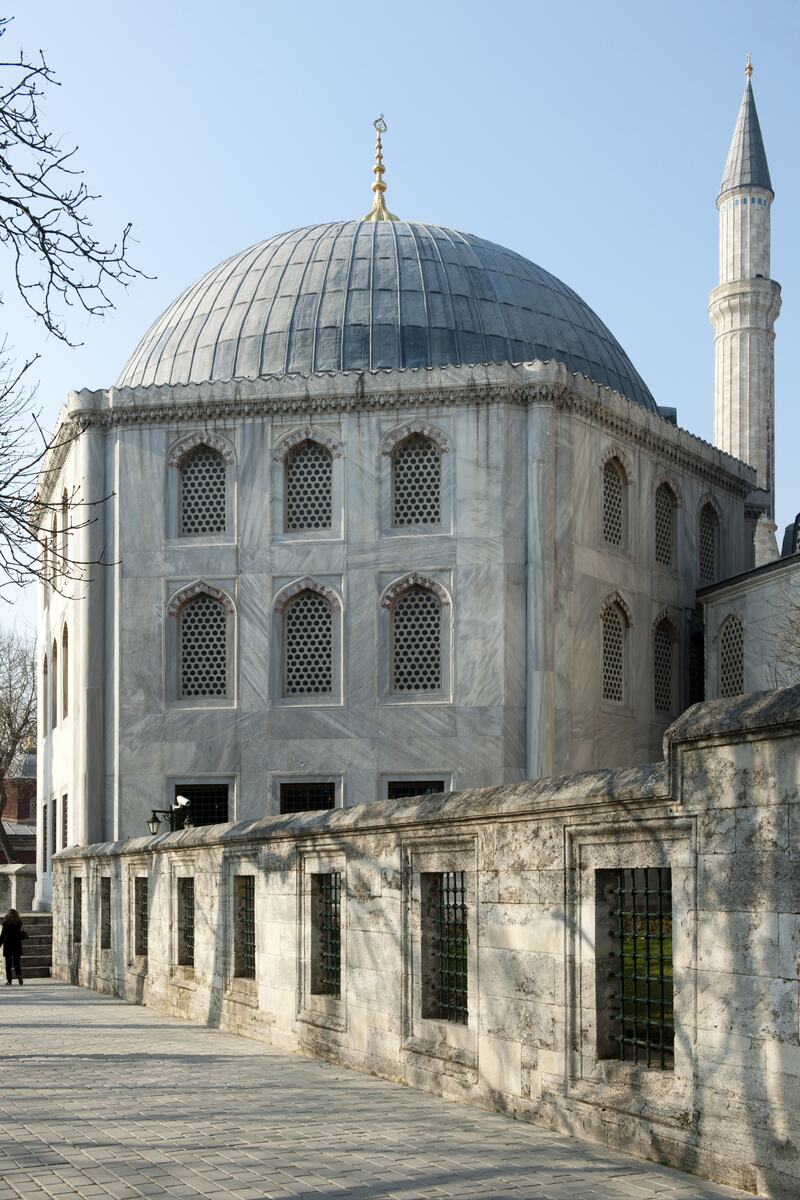 Turbe sultana Murata III u dvorištu Aje Sofije