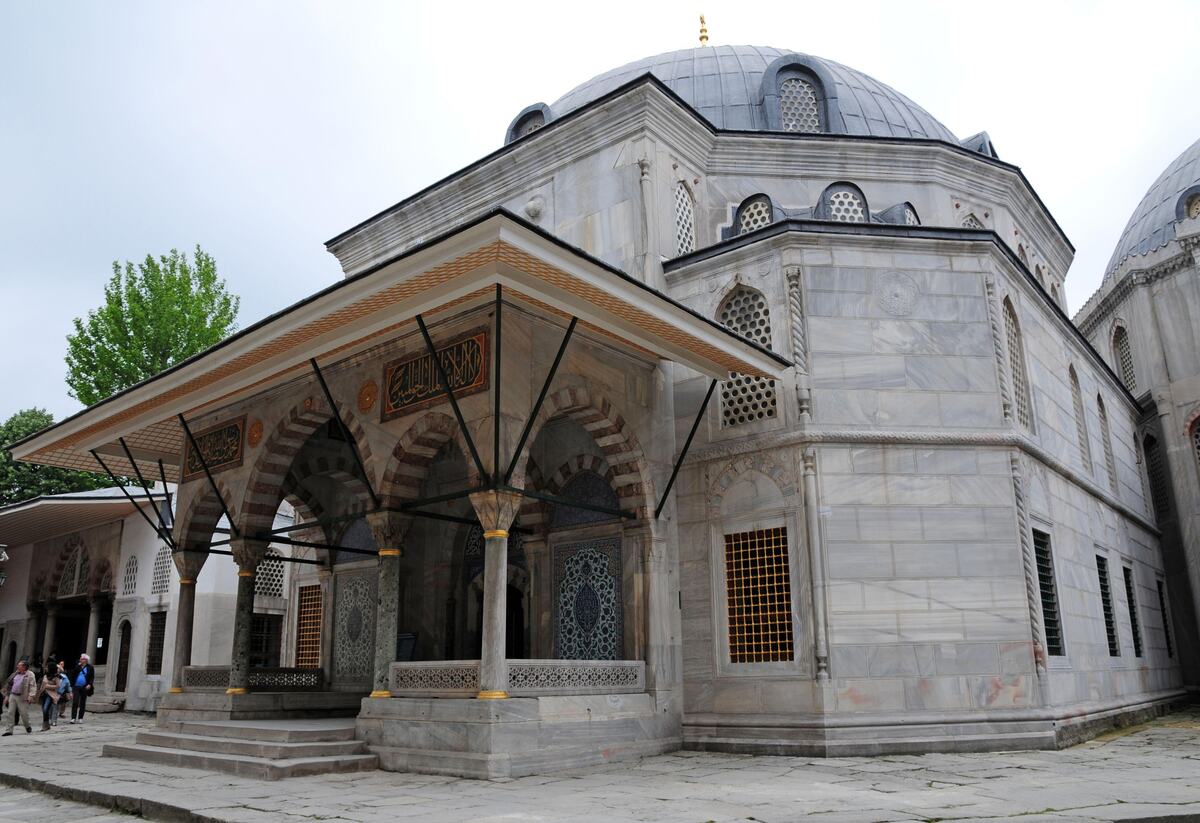 Turbe sultana Selima II u dvorištu Aje Sofije