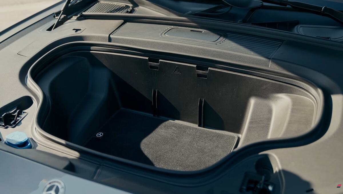 Electric Mercedes C-Class (6).jpg