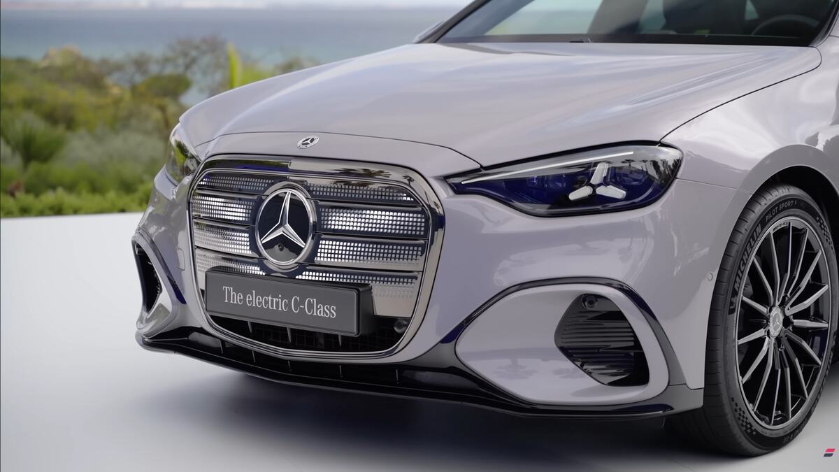 Electric Mercedes C-Class (7).jpg