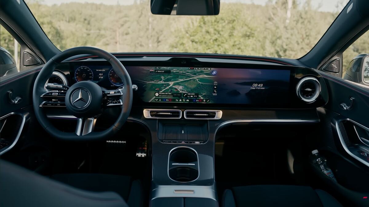 Electric Mercedes C-Class (8).jpg