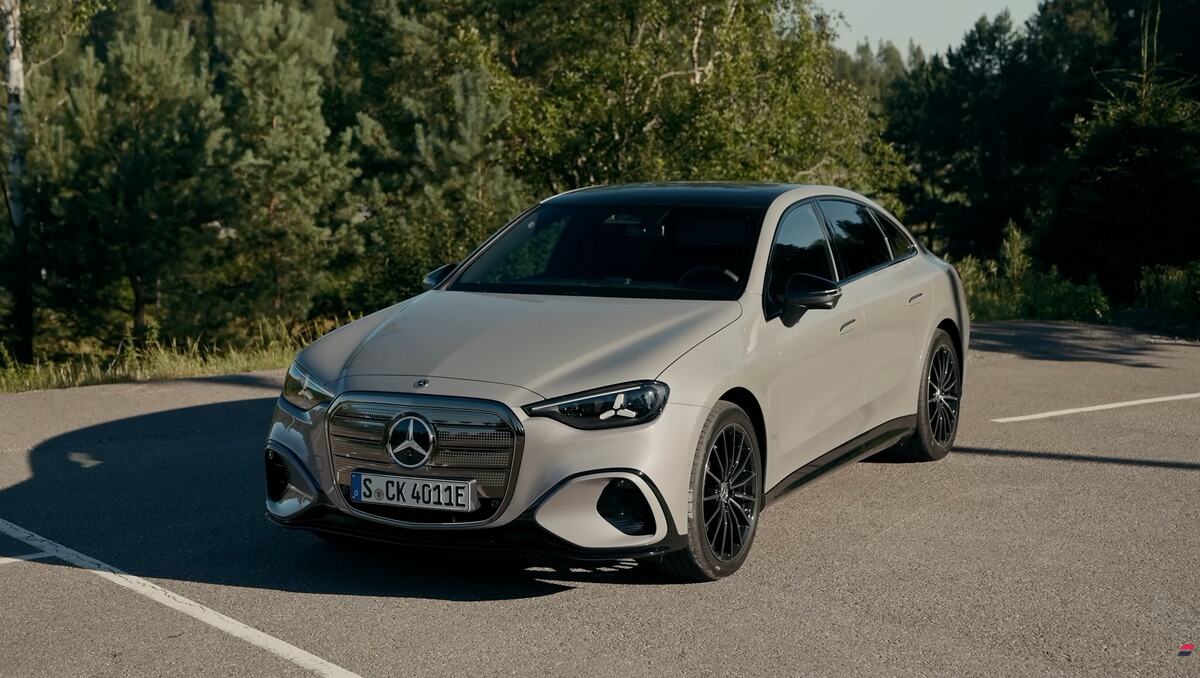 Electric Mercedes C-Class (13).jpg