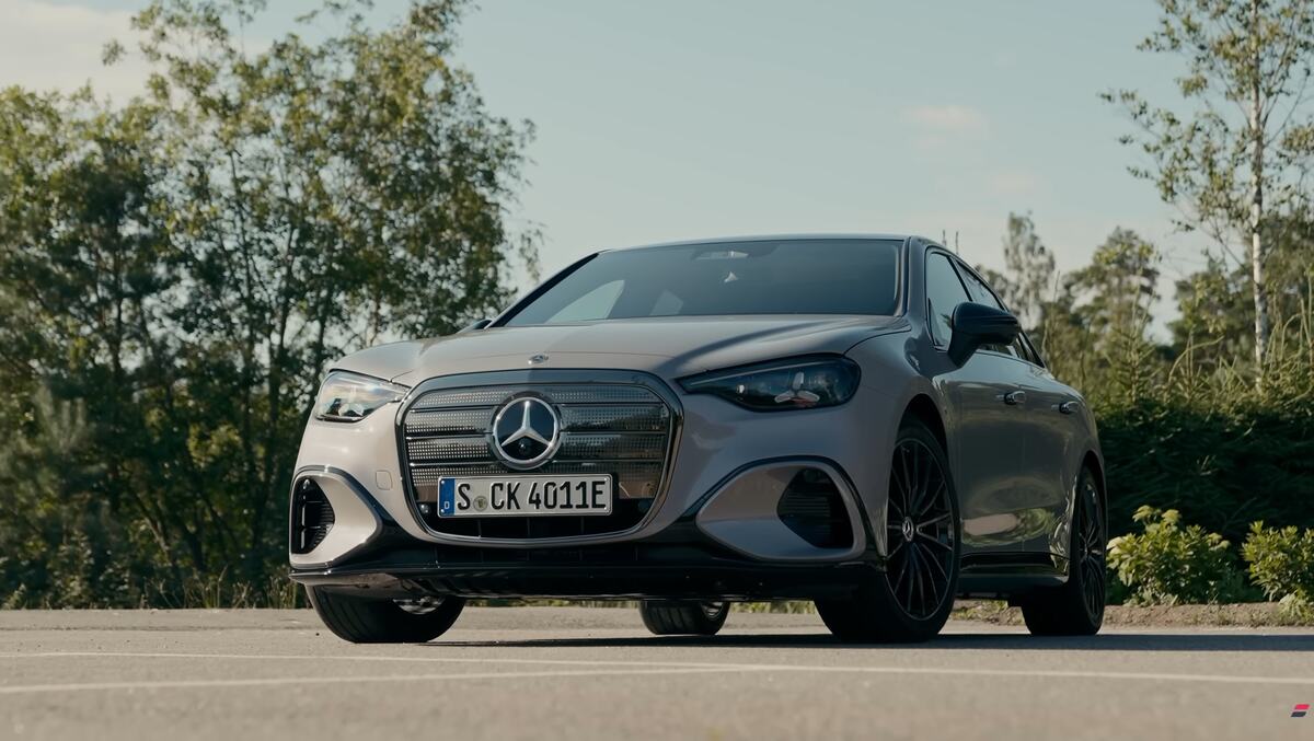 Electric Mercedes C-Class (1).jpg