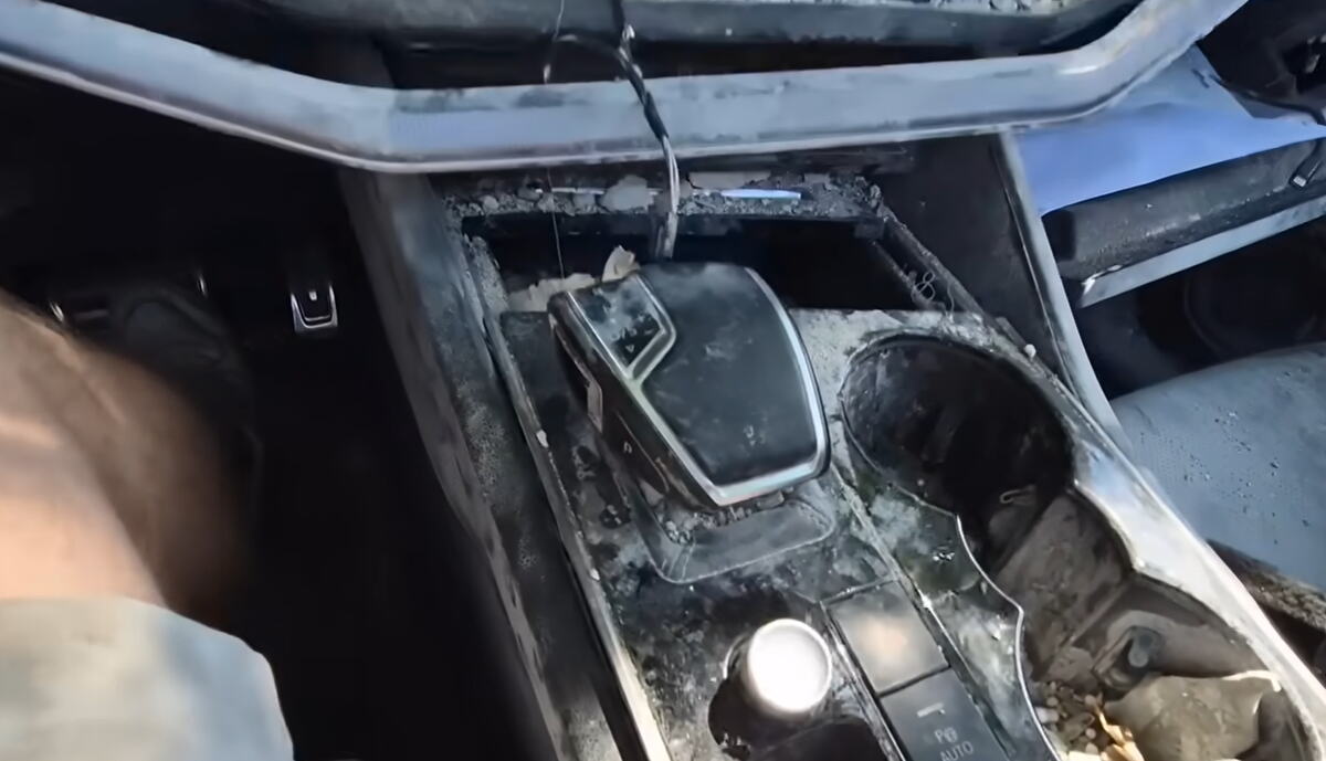 Automobil preživeo udar balističke rakete