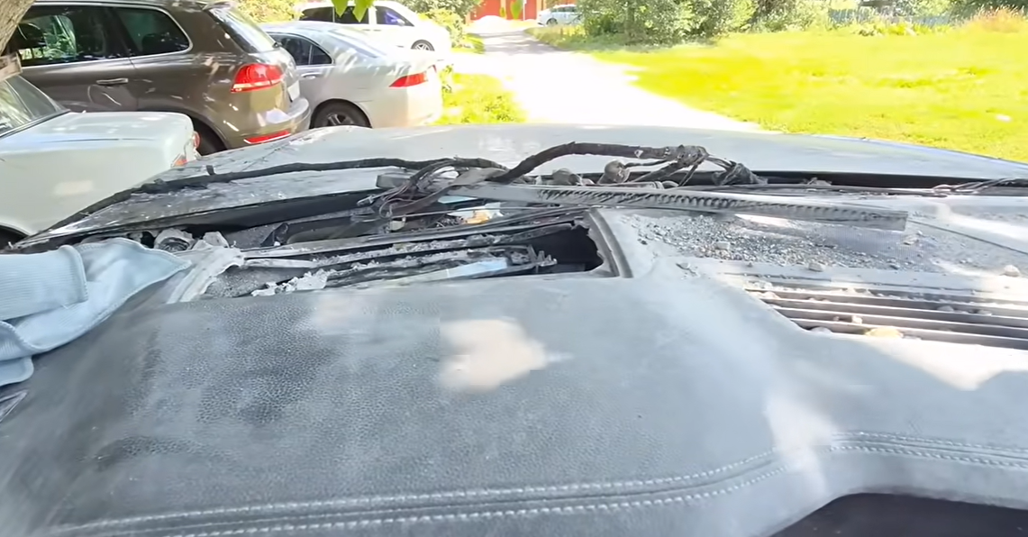 Automobil preživeo udar balističke rakete