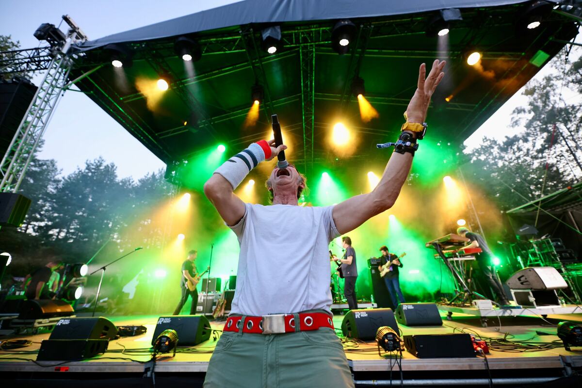 Bajaga i instruktori @ STAZA bina_MMF Festival 2026_Foto Dobrica Mitrović.jpg