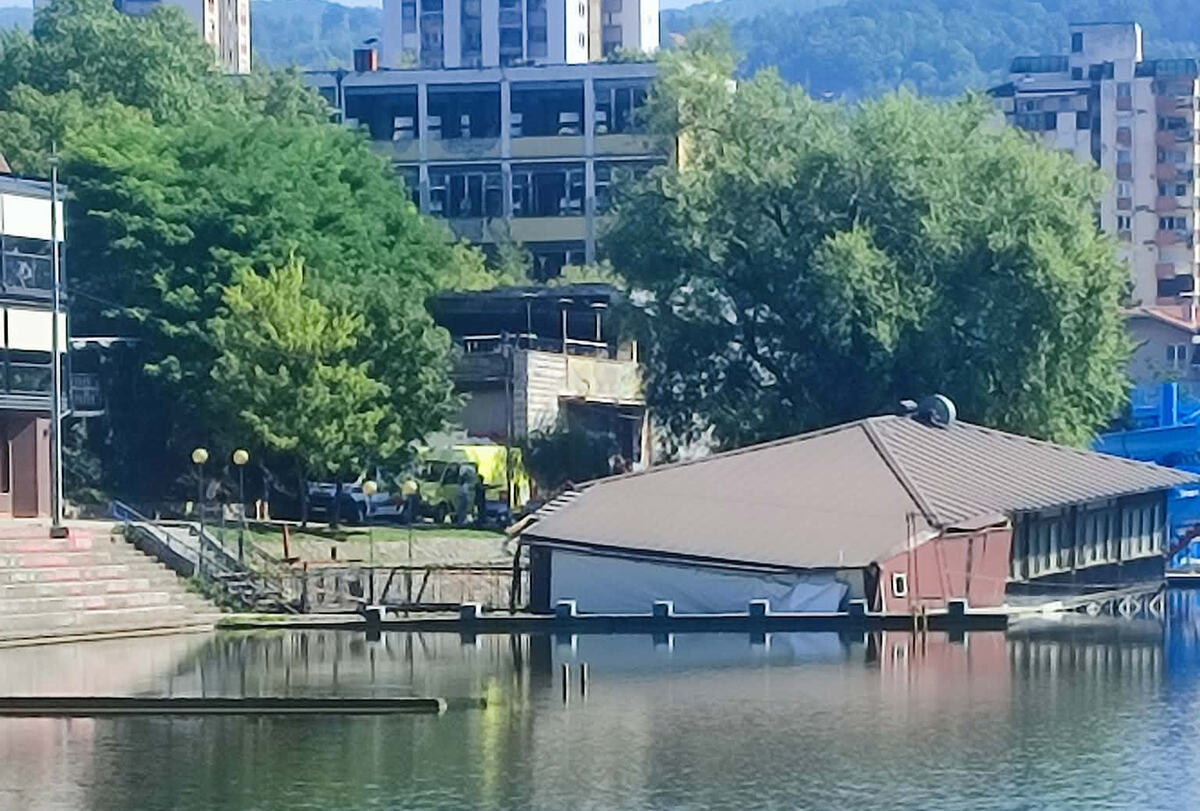 Užice Gradska plaža splav potonuo.jpg