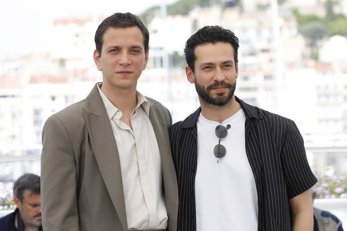 Ekin Koč na foto-sesiji povodom filma Burning Days tokom 75. Filmskog festivala u Kanu 24. maja 2022.