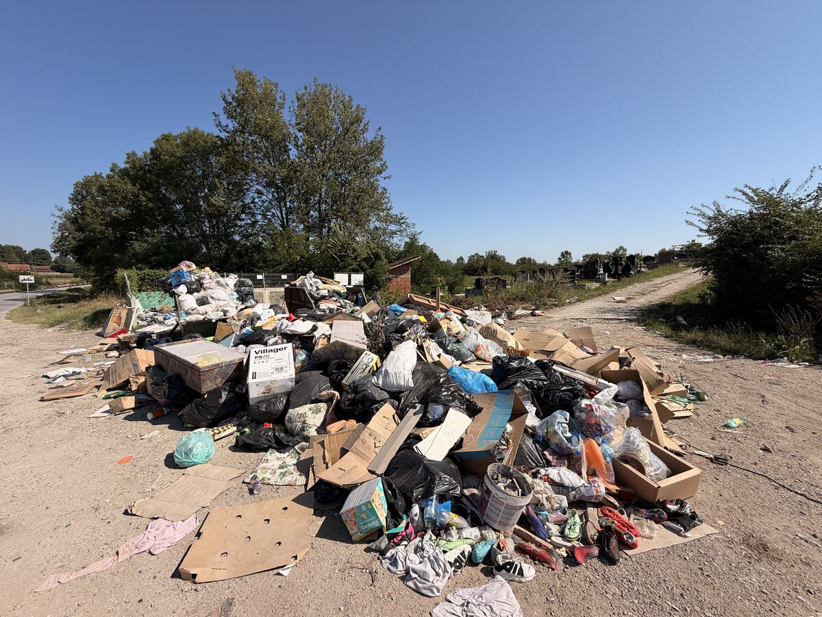 cacak-deponija-pored-puta-slatina-fotorina5.JPG