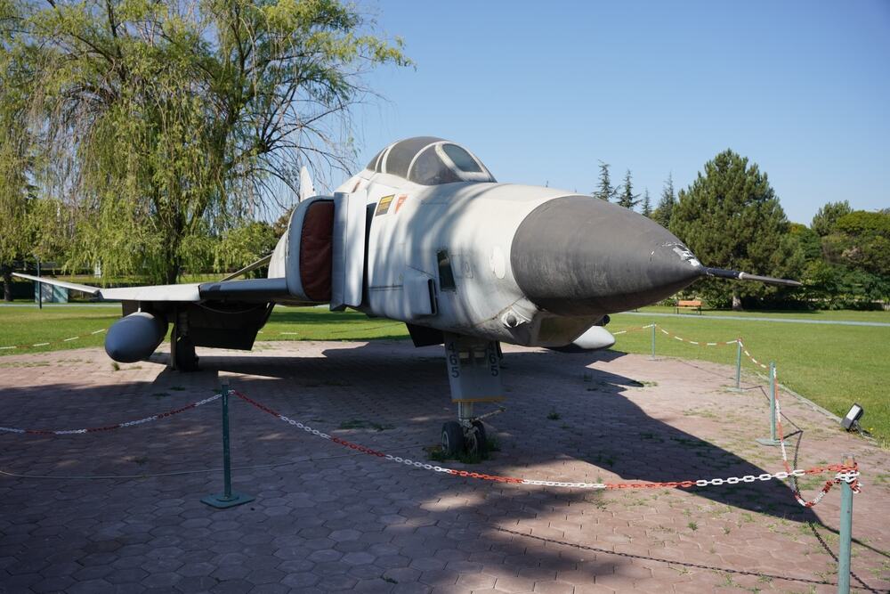 McDonnell Douglas F-4 Phantom II (3).jpg