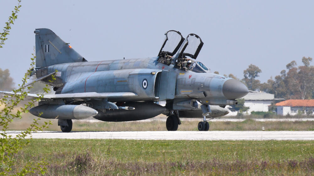 McDonnell Douglas F-4 Phantom II (2).jpg