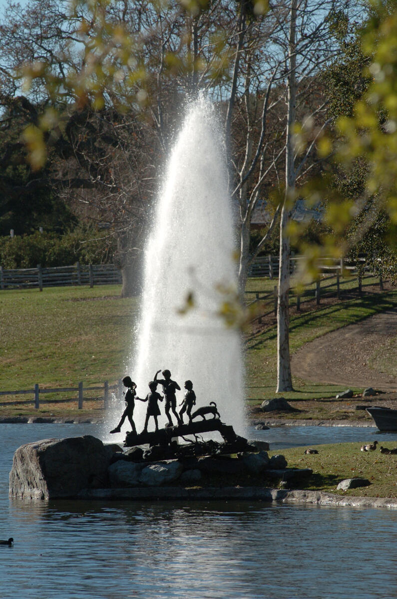 Statue dece na ranču Majkla Džeksona "Neverland"