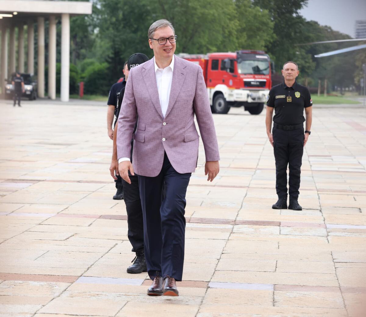 Aleksandar Vučić doček vatrogasaca (16).jpeg