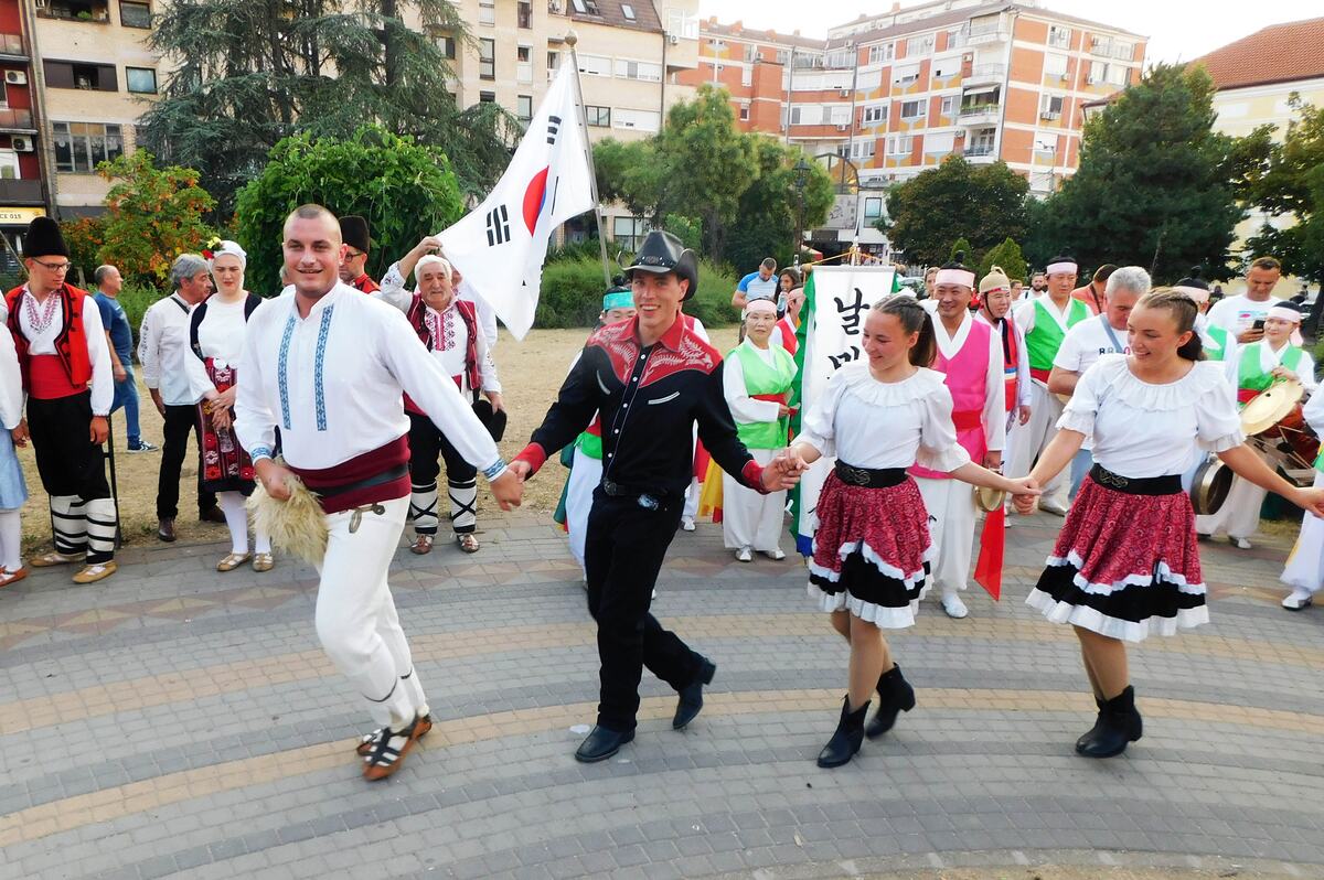 LOZNICA -Kauboji u kolu.jpg