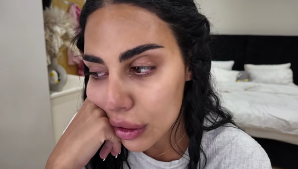 mandi vakili 2.png