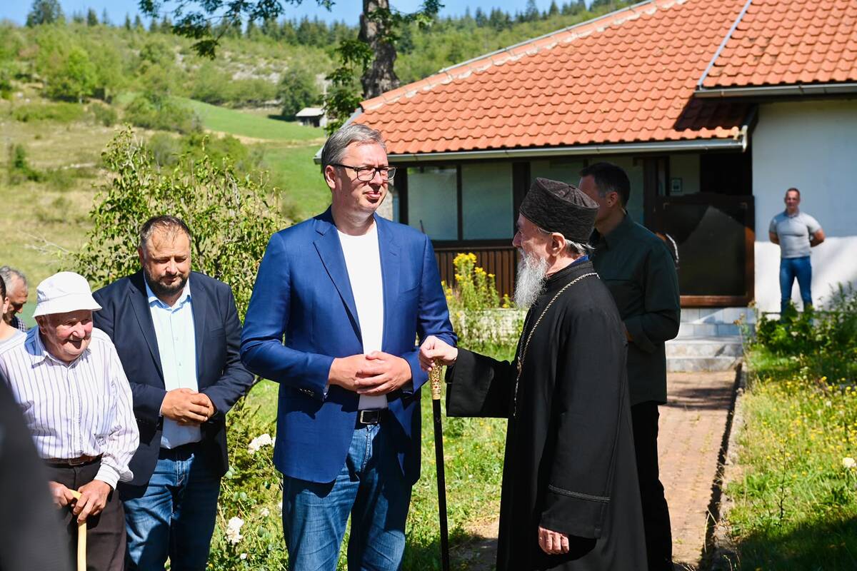 Aleksandar Vučić manastir Dubnica (4).jpeg