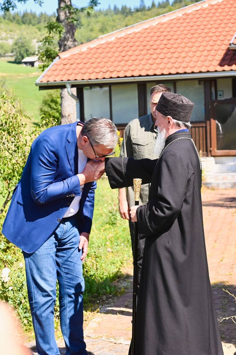Aleksandar Vučić manastir Dubnica (8).jpeg