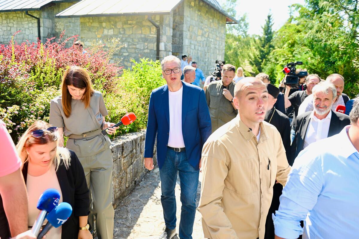 Aleksandar Vučić manastir Dubnica (3).jpeg