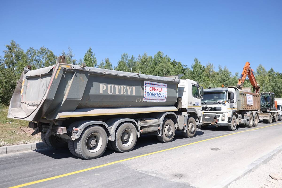 Aleksandar Vučić obilazak radova na putu Ivanjica-Sjenica  (2).jpeg