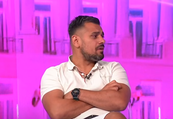 "TI SI JEDNOM NOGOM U GROBU!" Bora Santana doživeo pomračenje u emisiji, gledalac ga doveo do ludila, nije mogao da podnese kritiku, izvređao ga žestoko (VIDEO)