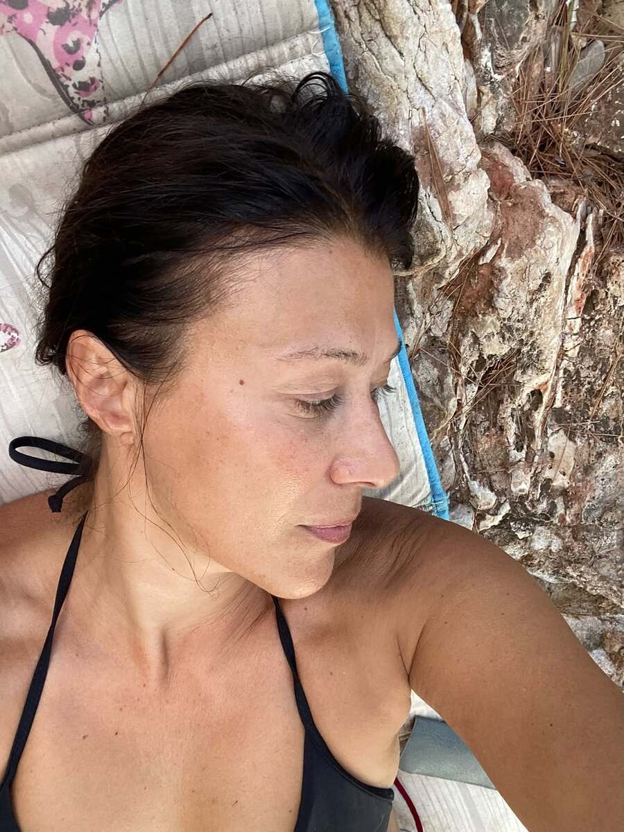 Mina Glogovac, prva supruga Nebojše Glogovca, na odmoru pored mora (3).jpg