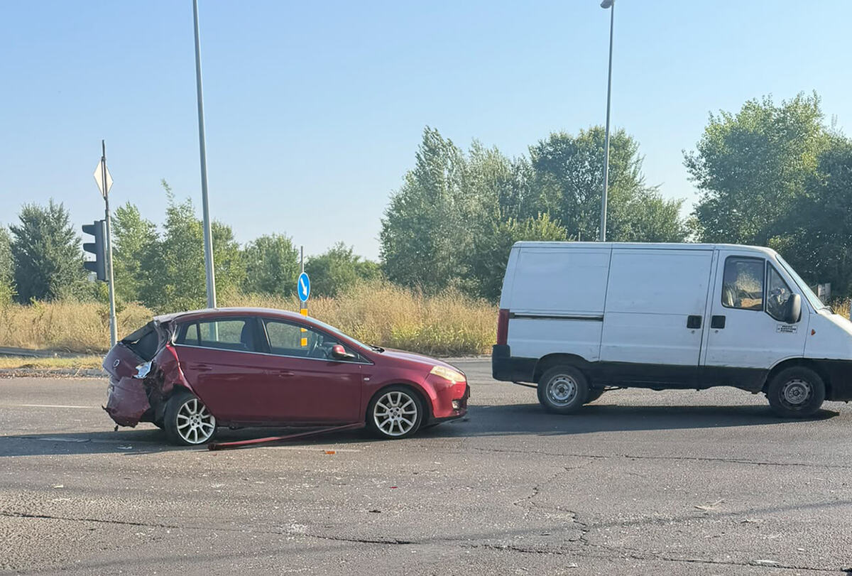 Saobraćajna nezgoda, Zemun polje. Dva povređena lica (4).jpg