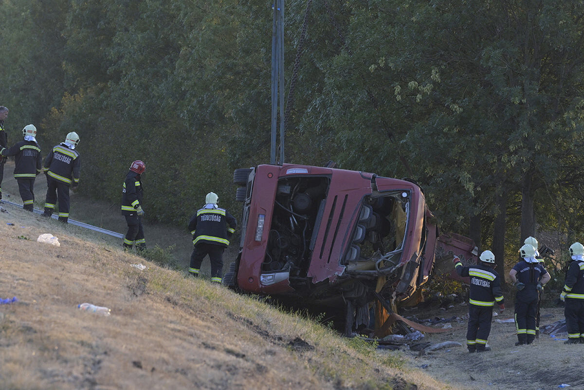 Mađarska prevrnuo se autobus dvanaest ljudi  poginulo Poljska (6).jpg