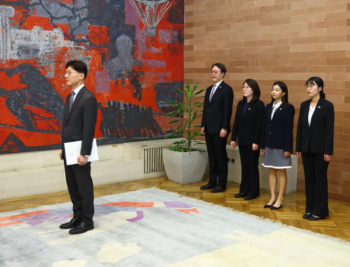 Hong Gun Đong, ambasador Republike Koreje