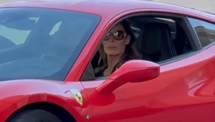 MILENA KAČAVENDA UPECALA MILIONERA?! Uhvaćena kako vozi crvenog Ferarija: "Nigde mafijaša, samo ON" (FOTO)