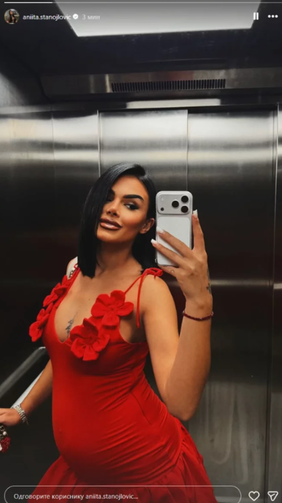 ANITA STANOJLOVIĆ POKAZALA TRUDNIČKI STOMAK Blista u osmom mesecu u crvenoj haljini (FOTO)