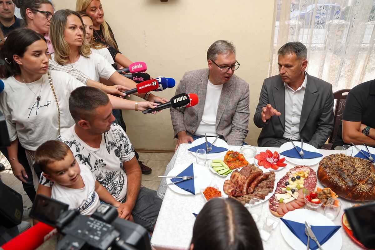Jablanički okrug Aleksandar Vučić Blace porodica Veljič (14).jpeg