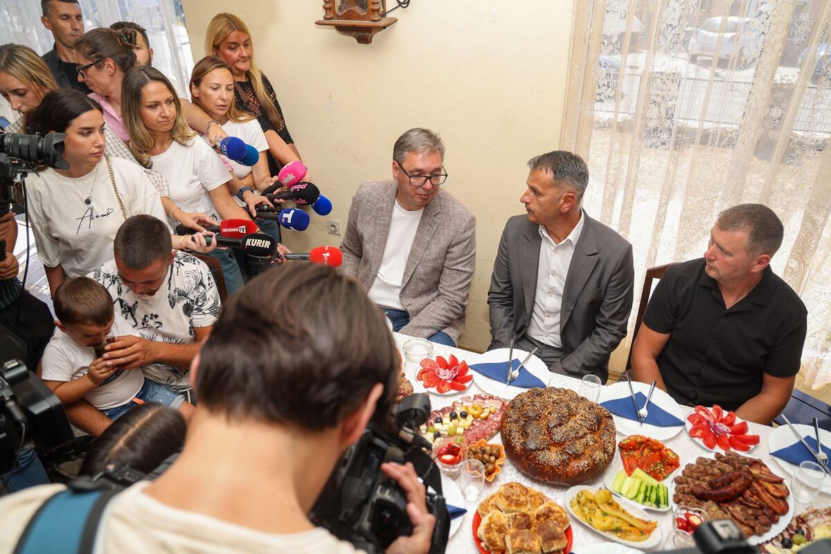 Jablanički okrug Aleksandar Vučić Blace porodica Veljič (25).jpeg