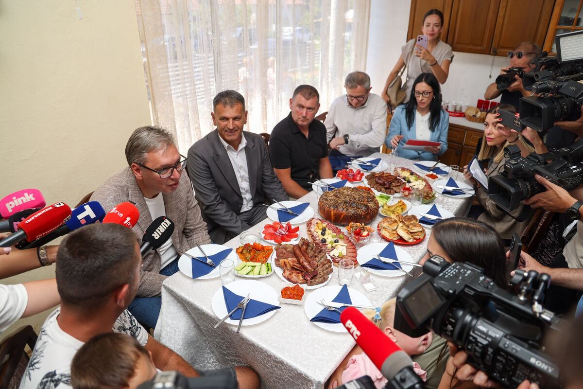 Jablanički okrug Aleksandar Vučić Blace porodica Veljič (26).jpeg