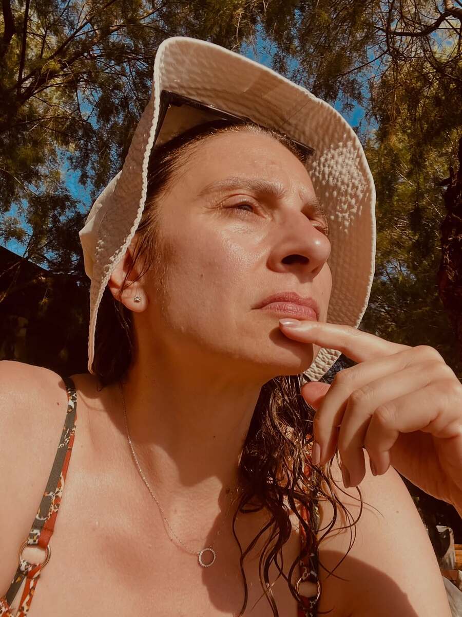 Anja Mandić u kupaćem kostimu bez šminke tokom odmora na moru (1).jpg