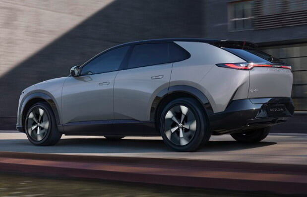 Mazda CX-6e (4).jpg