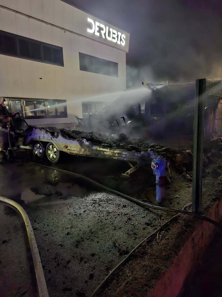 požar firma Derubis Vitez (2).jpg