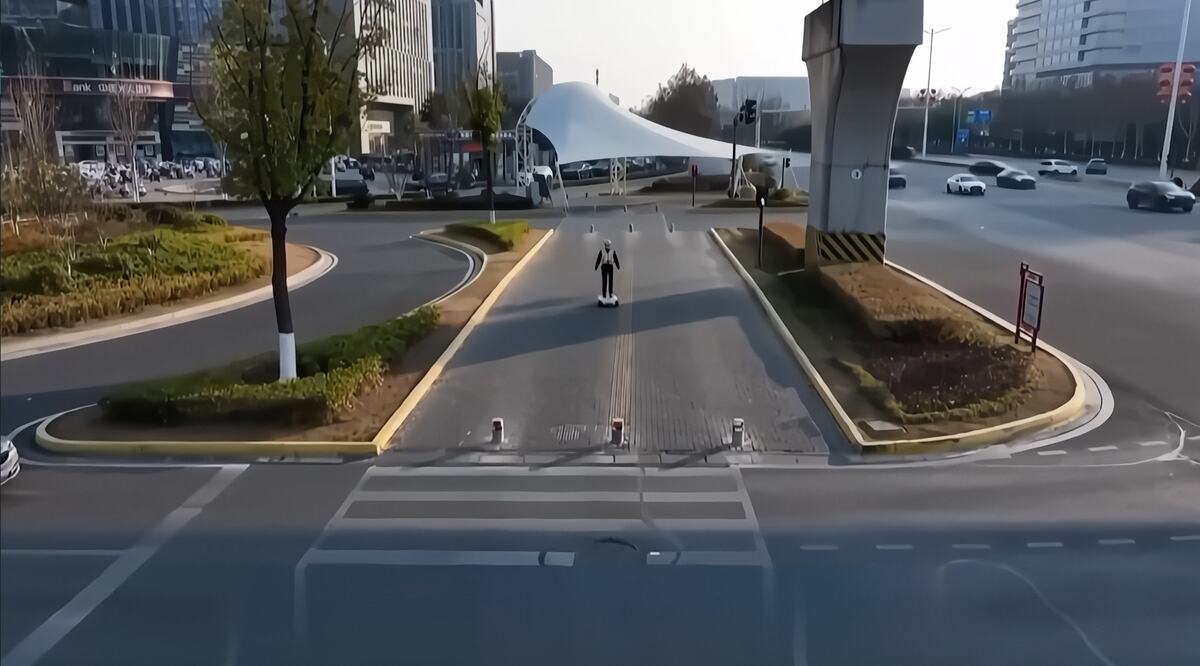 robot policija (5).jpg