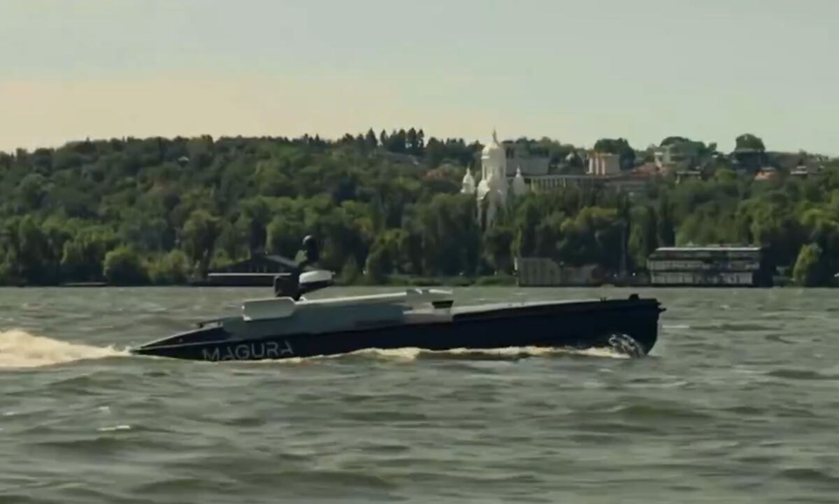 2026-08-24 22_48_37-Jürgen Nauditt 🇩🇪🇺🇦 on X_ _A parade of combat robots—on land, at sea, and in.png