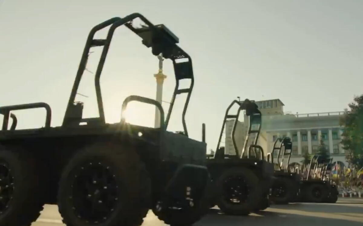 2026-08-24 22_48_17-Jürgen Nauditt 🇩🇪🇺🇦 on X_ _A parade of combat robots—on land, at sea, and in.png