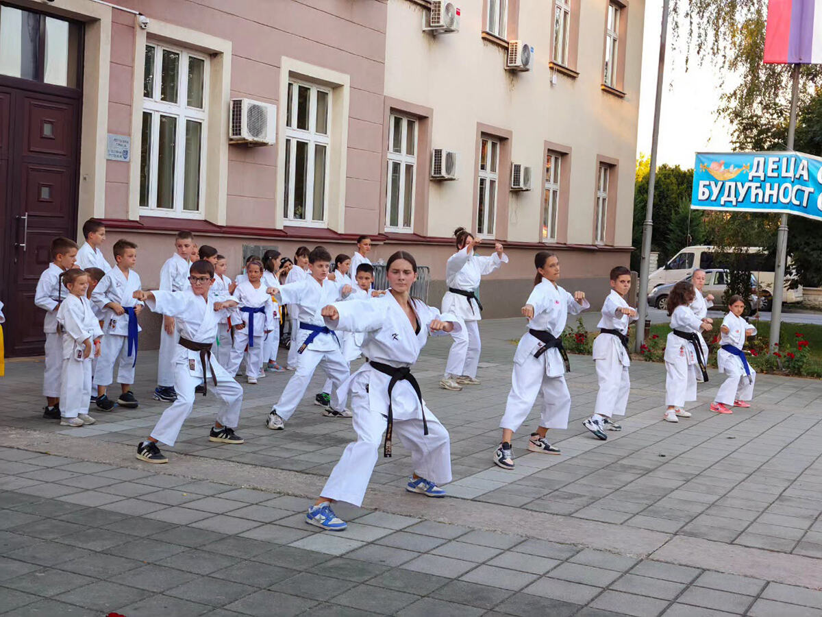 Mladi karatisti Trstenika copy.jpg