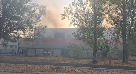 požar Novi Sad industrijska zona magacin D express (9).png