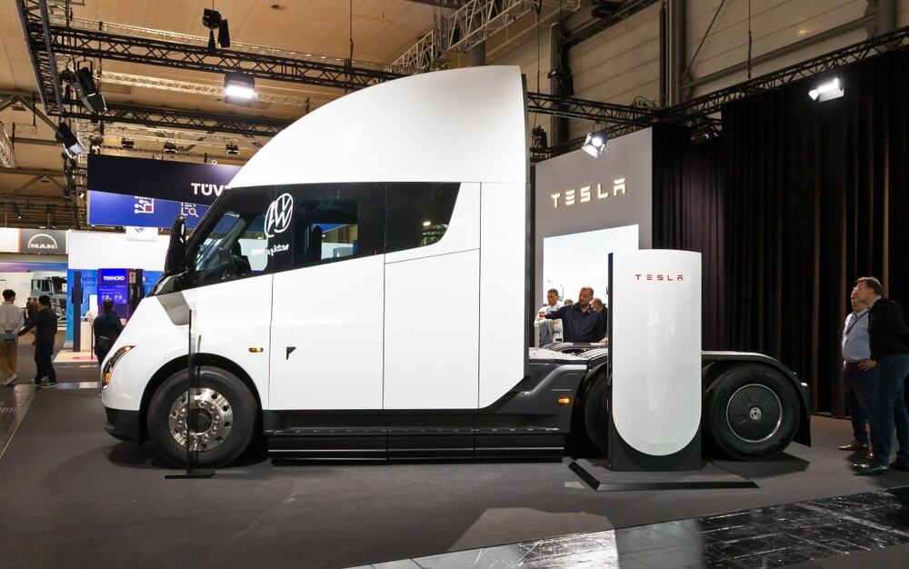 Tesla semi (3).jpg