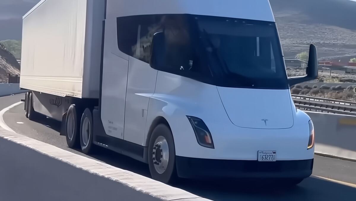 Tesla Semi (1).jpg