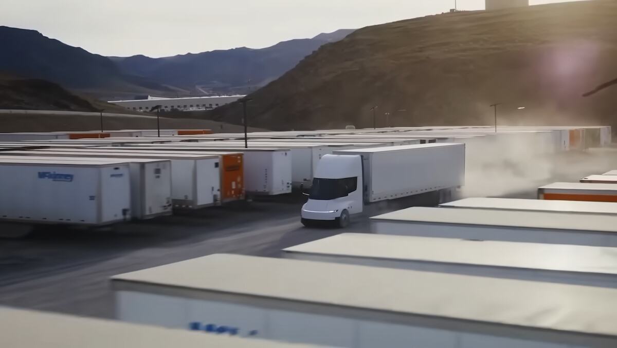 Tesla Semi (5).jpg