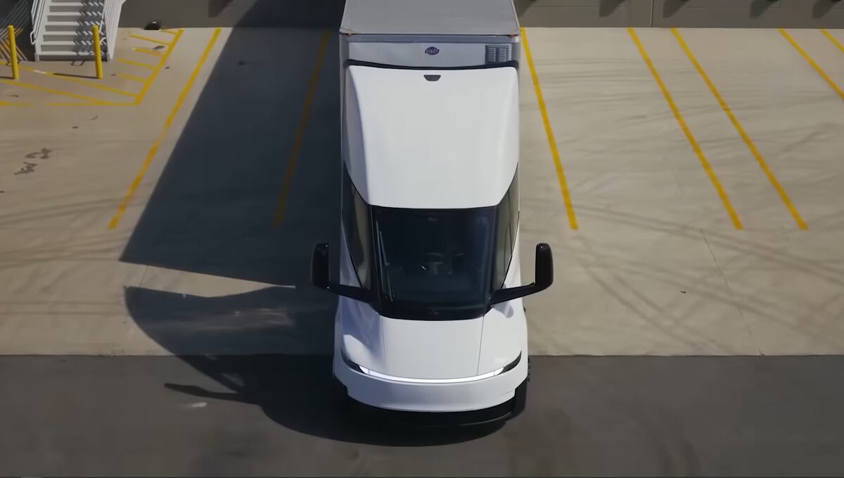 Tesla Semi (2).jpg