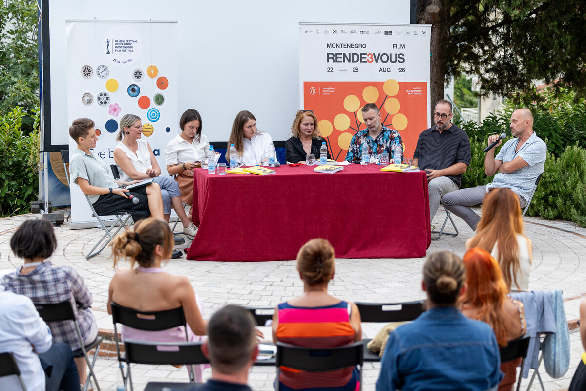 Monografija "Suvereni pogled: Dve decenije crnogorske kinematografije (2006-2026)“ predstavljena na Filmskom festivalu u Herceg Novom
