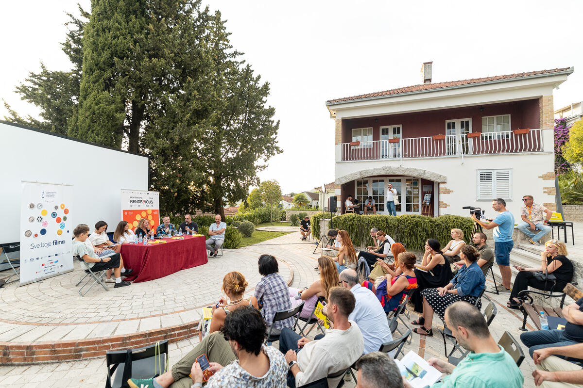 Monografija "Suvereni pogled: Dve decenije crnogorske kinematografije (2006-2026)“ predstavljena na Filmskom festivalu u Herceg Novom