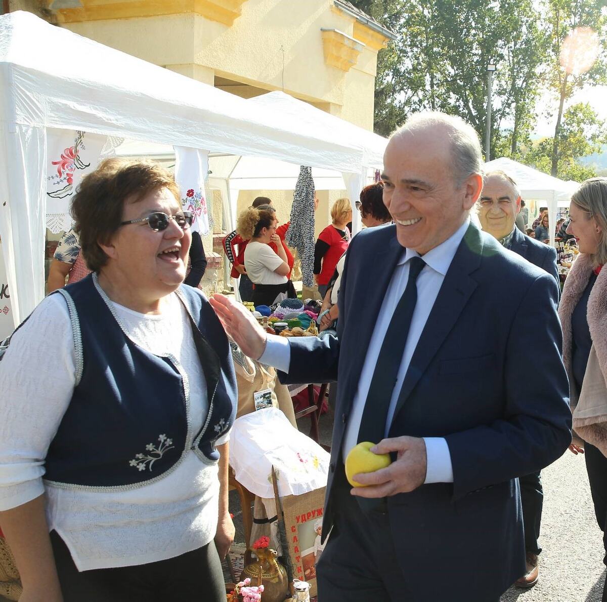 1 NASLOVNA - foto Emil Vas.JPG