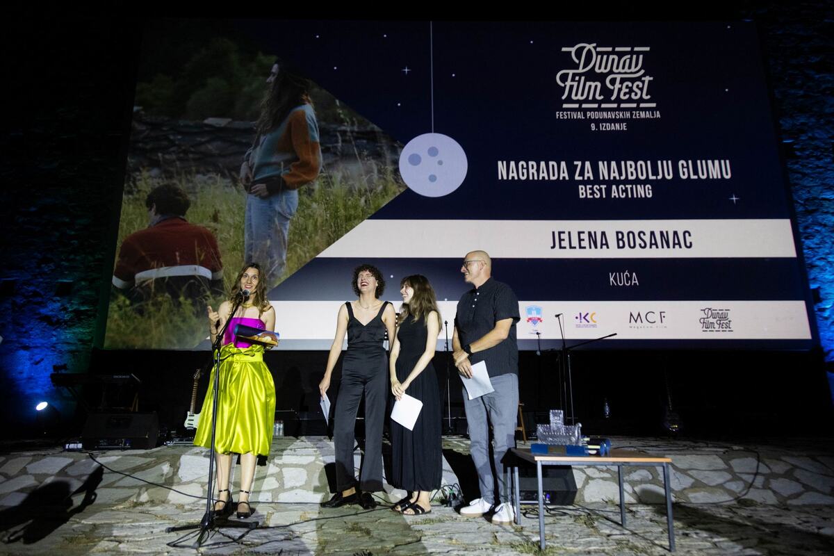 Jelena Bosanac i članovi žirija_foto Filip Olćan.jpg