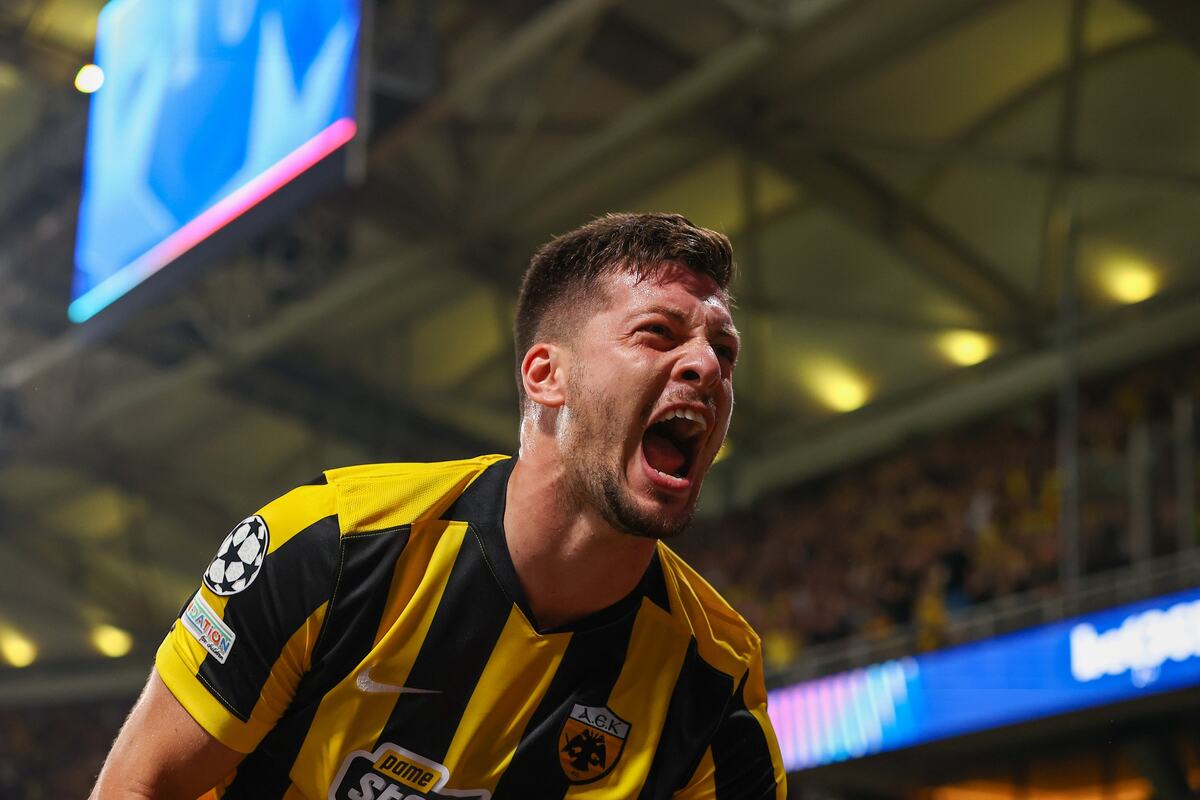 Luka Jović na meču AEK - Levski